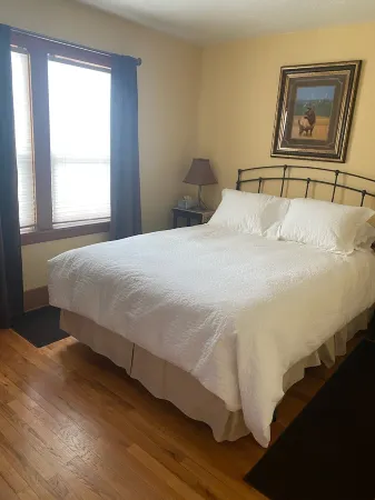 Papa Bear Cottage (Downtown Cody)