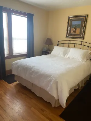 Papa Bear Cottage (Downtown Cody)