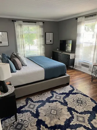 2 Bedroom Apartment Walking distance to downtown Lake Geneva Отели рядом с достопримечательностью «Galena Garlic Company»