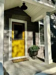 Year-Round Fun at our Like-New Lakeside Retreat!