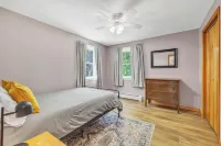 Comfortable 3 bedroom home between Ellsworth and Blue Hill