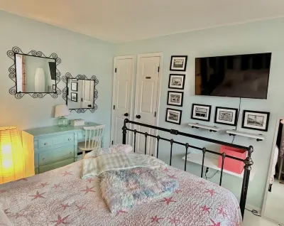 Direct Ocean Views from your bed & screened-in deck.Pet friendly! 2br 2bth 듀이 비치 주변 호텔