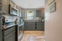 "Escape to Ellis Hideaway: Cozy 2-Bedroom Retreat with 1.5 Baths