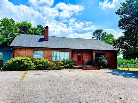 Magnolia Apt- Great Amenities & Price. High Quality Beds and Pillows