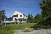 PRIVATE OCEANFRONT COMPOUND with spectacular ocean views from nearly every room Hotels in Harpswell