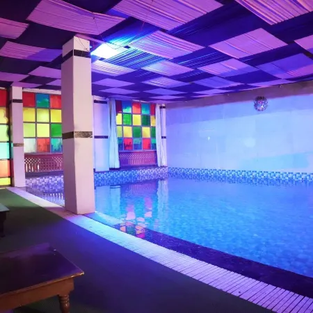 โรงแรม โกลเด้น เบิร์ด พุชการ์ โรงแรมในปุชการ์
