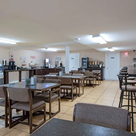 Travelodge by Wyndham Kamloops Mountview