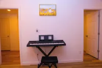 Cozy 3-Bedroom Home, 3 Min to Aurora’s Gaylord, 10 Min to Denver Airport!