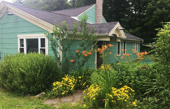 Farmhouse Gem with Gardens, Waterfalls and Orchards