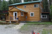 Relaxing, spacious cabin w/ hot tub and Starlink's high-speed internet service