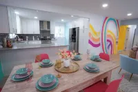 Denver Insta-Perfect Girls Trip! 5BR Colorful Haven 10-min to DT Denver