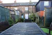Cartref Hotels near University for the Creative Arts