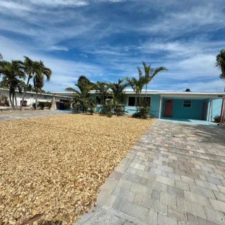 Cozy Comfort Kcb Home Getaway:2Br/2BA+ Private Pool, Tikis, Bar Grill 11th ST.