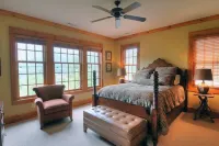 Luxurious Retreat in Bright's Creek near Lake Lure, Tryon, Hendersonville