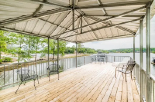 Smith Lake ,Off I65,Sleeps 25, Rocket Fiber Internet!  Deep Water, Pets Ok.