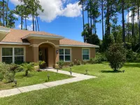 LOVELY & INVITING  Home w/ Heated Pool in Golf Community near Flagler Beach! 플라글러 카운티 호텔