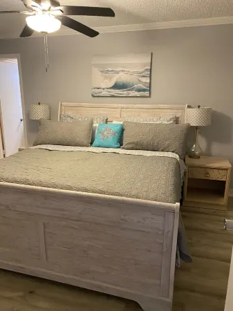 GREAT LOCATION- 1 BR/2 Bath Direct Oceanfront Condo-<br>Free Wi-Fi  new up date Отели рядом с достопримечательностью «Университет Бетун-Кукман»