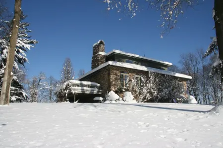 Beautiful 1800's Barn Отели в г. LaPorte County