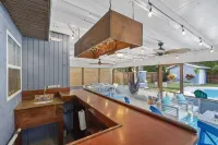 ENTIRE Home, POOL, LANAI/PORCH, Private BAR, MINUTES to Beach, FULLY STOCKED!!