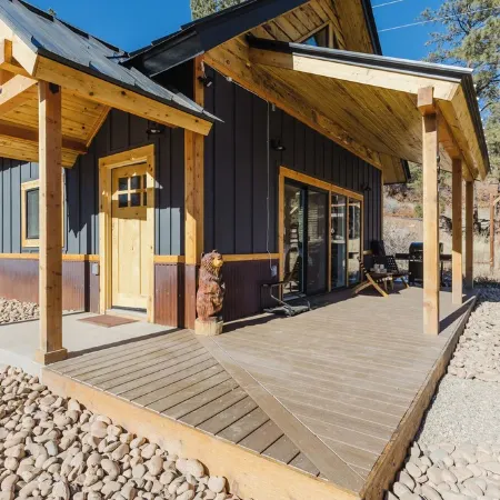 Wolf Creek Riverside Chalet