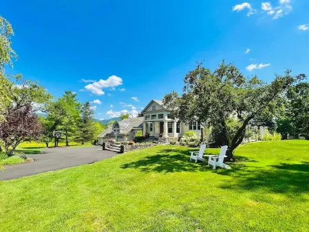 7200 sf Villa & Barn on 4 Acre Manchester Estate