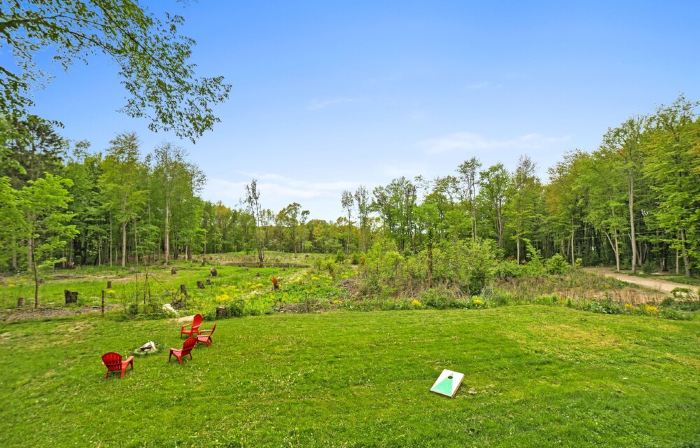 Forest Retreat - Sleeps 30 - 2 Minutes from Boat Launch