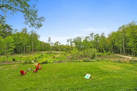 Forest Retreat - Sleeps 30 - 2 Minutes from Boat Launch