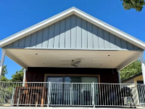 Luxury retreat overlooking Mt Panorama and Bathurst semi-rural surrounds