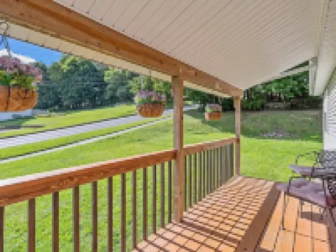 Open Concept /Spacious/ Private /Modern /Hardwoods Hoteles en Oswego