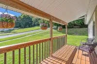 Open Concept /Spacious/ Private /Modern /Hardwoods