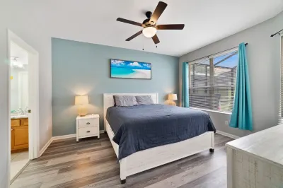 Magical 5 bedroom villa, extended pool deck and movie theatre room near Disney