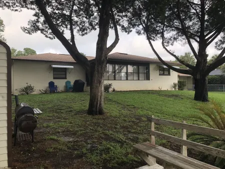 Tranquil Waterfront 3-2 Home; Great Year-Round Fishing, Outdoor Activities Отели рядом с достопримечательностью «American Pro Diving Center-Swim With Manatees»