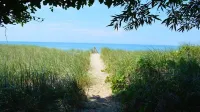 Cozy Lakeside Cottage.... with access to a private beach!