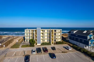 Directly on Ocean & Well Stocked Condo! Fall Specials and Much More! Hoteles cerca de The Cottage Shop