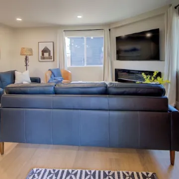 Folsom Old Town Escape II - King Bed, A/C, Laundry, Trails, Walk to Sutter St