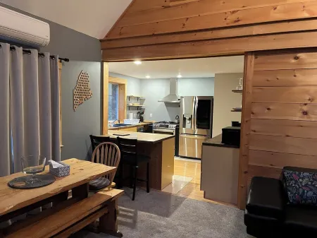 Spacious 4-bedroom house w/Hot Tub near Sugarloaf with WiFi, bonus room and more