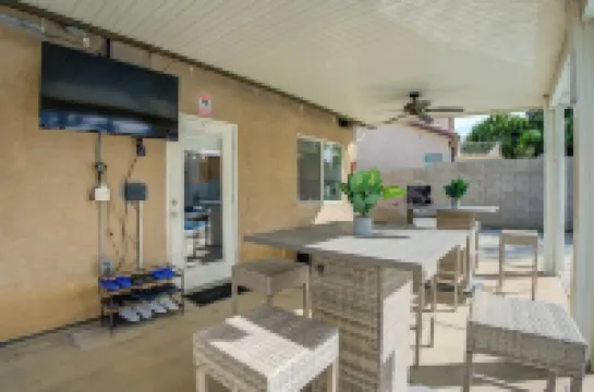 Spacious 4-bedroom house with Pool, Fun BackYard & Amazing Game Room