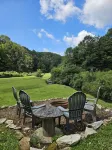 Scaly Mtn/Highlands  Modern NC Farmhouse-6.5 AC 2 Creeks
