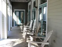 5 BR, 5 BA in Seaside, quick walk to the private beach access or main pool Hotels in Seaside