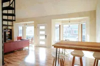 Style on the Square 2-bedroom bungalow with WiFi, AC in Petersburg Hotels in Menard County