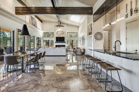 Breathtaking Views, Indoor/Outdoor Linear Fireplace, Sauna