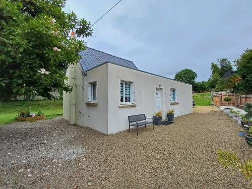 Charming little house 5 minutes' walk from the beach Hotels in Locquirec