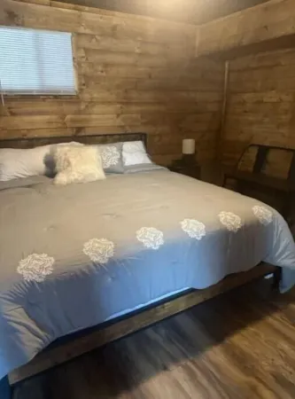 Warm and Cozy Upstairs Apartment