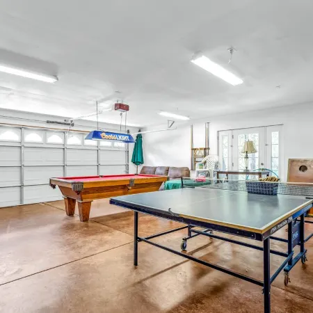 Bass Lake Cabin—Game Room—BBQ—:4— Slip