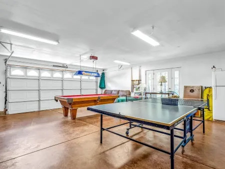 Bass Lake Cabin—Game Room—BBQ—:4— Slip