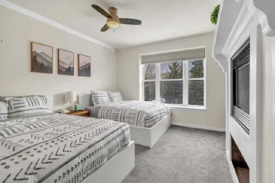 Double Queen Suite  - Five Guests - Secluded Views