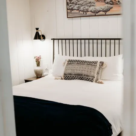 Updated cabin walking distance to both restaurants and amazing hiking trails!