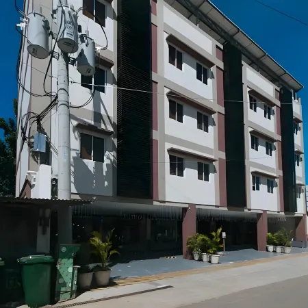 RedDoorz @ Leoncia Apartelle Mandaue City