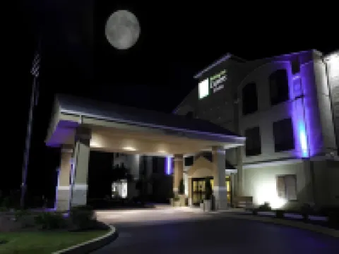 Holiday Inn Express 普利茅斯 華盛頓縣酒店