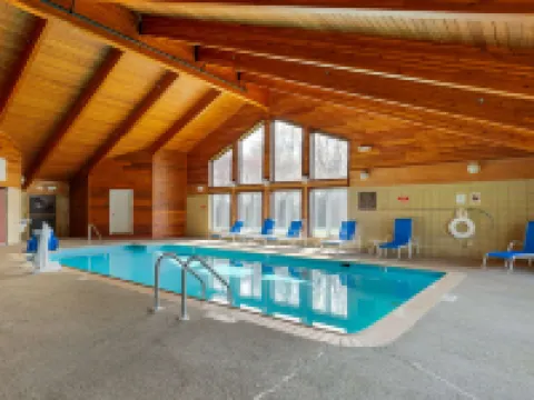 Comfort Inn & Suites Hotels in Milford